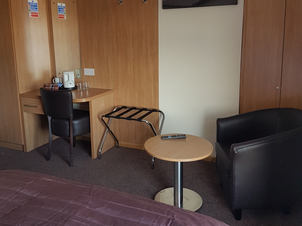 Sitting Area & Desk